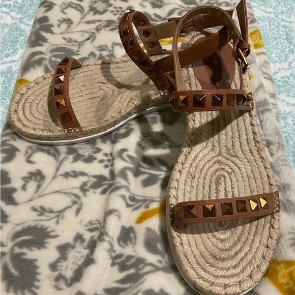 Wild Pair Yelenah Studded Espadrille Wedge Sandals Faux Leather Size 9 - Picture 3 of 7